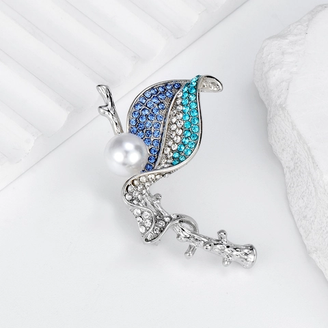 Elegant Leaf Brooch With Gradient Blue Rhinestones And Faux Artificial Pearl Silver Tone Alloy Fashion Plant Pin Jewelry For Women
