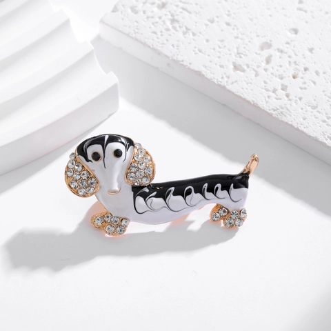 Cute Dachshund Dog Enamel Rhinestone Brooch Creative Alloy Animal Lapel Pin For Women Men Fashion Accessories Jewelry Gift