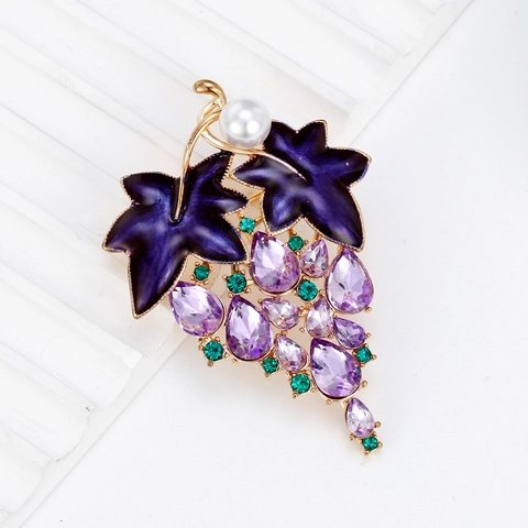 Elegante Broche de Uva Púrpura de Aleación con Strass Hoja de Esmalte y Perla de Imitación Alfiler de Frutas para Traje de Mujer Joyería