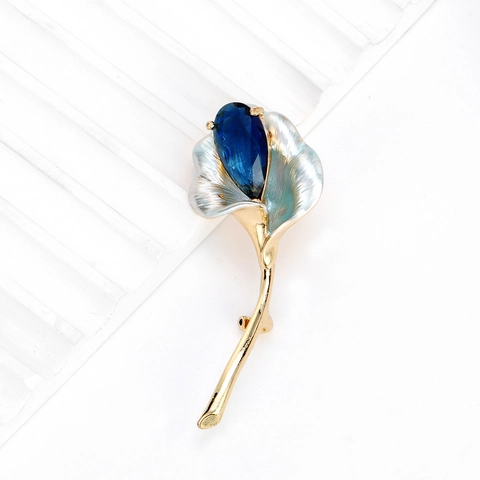 Elegant Alloy Calla Lily Flower Brooch With Blue Zirconia Enamel Petals Gold Stem For Wedding Banquet Women Jewelry