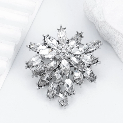 Eleganter Schneeflocken Blumen Brosche Zinklegierung Strass Marquise Kristall Brustnadel Pin Für Damen Pendeln Bankett Schmuck