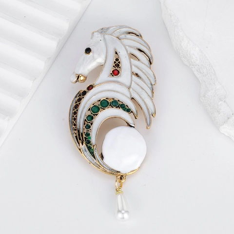 Vintage Palace Style White Enamel Horse Head Brooch Alloy Multi Color Rhinestone Imitation Artificial Pearl Animal Pin For Women Jewelry