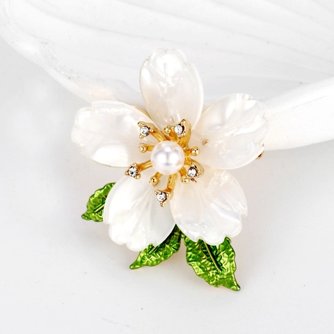 Elegant Shell Look Flower Brooch For Women High Grade Rhinestone Pearl Camellia Corsage Gold Plated Alloy Enamel Leaf Pin