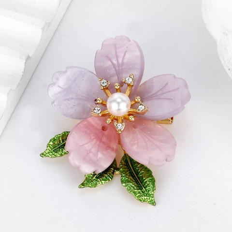 Elegant Shell Look Flower Brooch For Women High Grade Rhinestone Pearl Camellia Corsage Gold Plated Alloy Enamel Leaf Pin