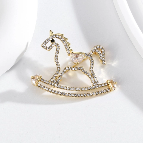 Vintage Hollow Rocking Horse Brooch For Women Gold Silver Alloy Rhinestone Inlaid Animal Lapel Pin Fashion Jewelry Gift