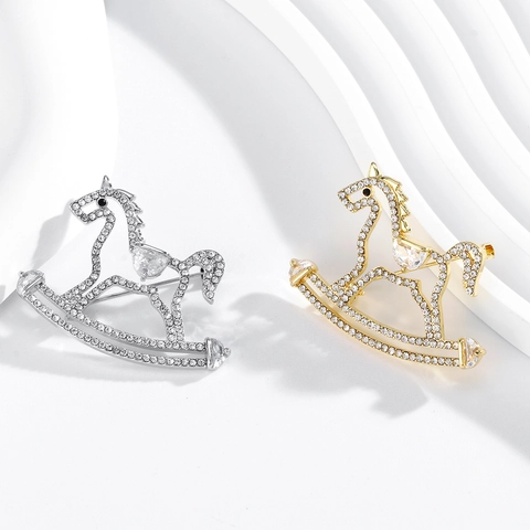 Vintage Hollow Rocking Horse Brooch For Women Gold Silver Alloy Rhinestone Inlaid Animal Lapel Pin Fashion Jewelry Gift