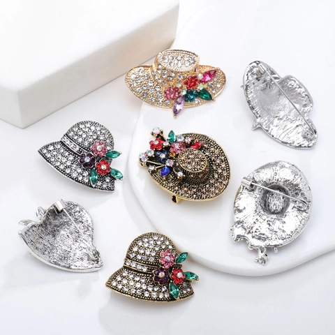 Spilla Vintage a Forma di Cappello in Lega per Donna Pieno Strass Fiore Cappello di Paglia Spilla da Risvolto Smalto Gioielli