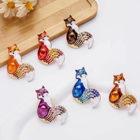 Vintage Legering Email Vos Brosche Met Gradiënt Strass Staart Voor Dames Heren Dierenvorm Reversspeld Sieraden Accessoire Cadeau