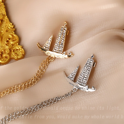 Spilla Vintage Barocca in Lega di Strass con Catena a Nappine per Uomo Donna Spilla da Bavero per Abito Corona Teschio Ancora Ala Gioielli Regalo