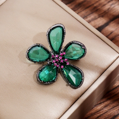 Vintage Emerald Green Crystal Flower Brooch For Women Rose Red Rhinestone Floral Pin Alloy Clothing Accessories Jewelry Gift