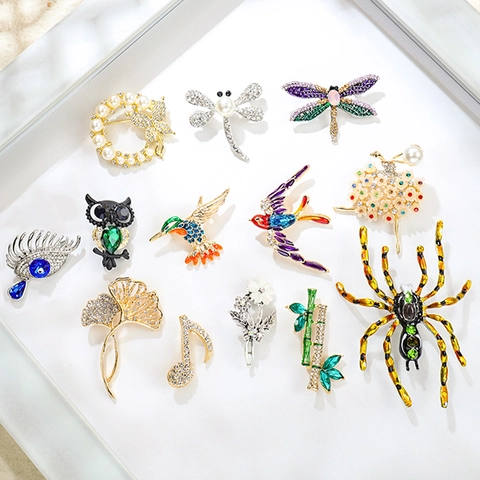 Vintage Alloy Animal Rhinestone Brooch Owl Spider Dragonfly Leaf Brooch Pin For Women High End Fashion Jewelry Accessory