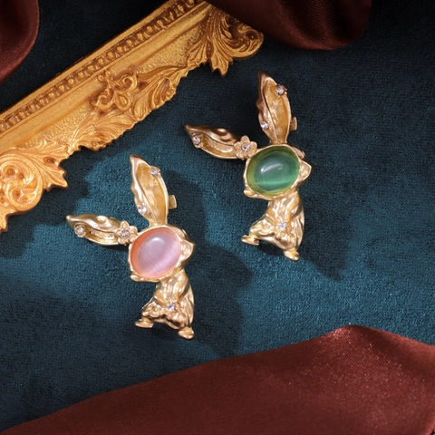 Vintage Alloy Rabbit Brooch With Cat's Eye Stone And Rhinestones Cute Animal Suit Pin For Women Fashion Jewelry Gift