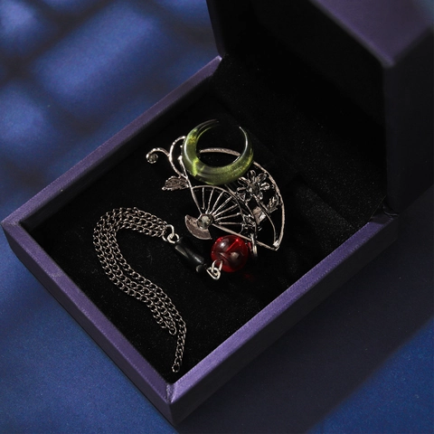 New Chinese Style Fan Shaped Tassel Brooch Alloy Hollow Design Green Moon Vintage Corsage For Women Fashion Accessories