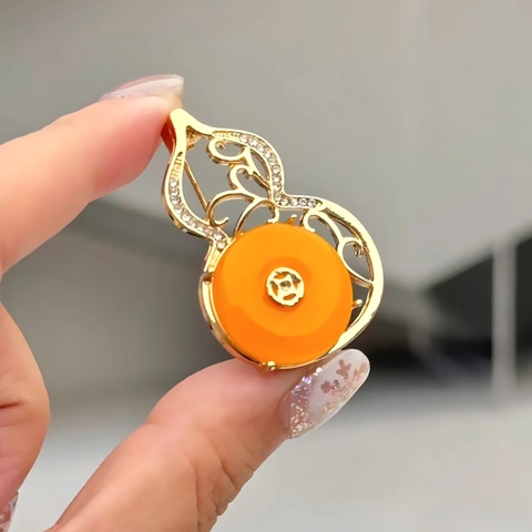 Vintage Chinese Style Hollow Gourd Brooch Pin Alloy Gold Tone Orange Stone Rhinestone Coin Motif For Women Jewelry Gift