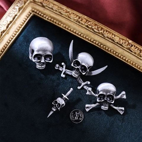 Spilla Teschio in Lega Vintage per Uomo Donna Gotico Punk Halloween Pirata Scheletro Pin Strass Angelo Ala Rosa Fiore Distintivo Gioielli