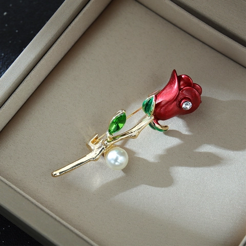 Vintage Alloy Red Rose Brooch For Women Enamel Green Leaves Faux Pearl Rhinestone Elegant Flower Pin Accessory For Coat