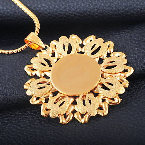 18K Vergoldetes Kupfer Große Hohle Blume Anhänger Halskette Für Damen Matte Sandgestrahlte Sonnenblume Ethno Stil Party Schmuck