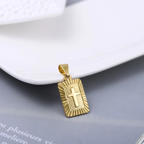 18K Vergoldet Kupfer Kreuz Anhänger Halskette Rechteckige Platte Religiöser Sonnenstrahl Gravierter Schmuck Für Damen Herren