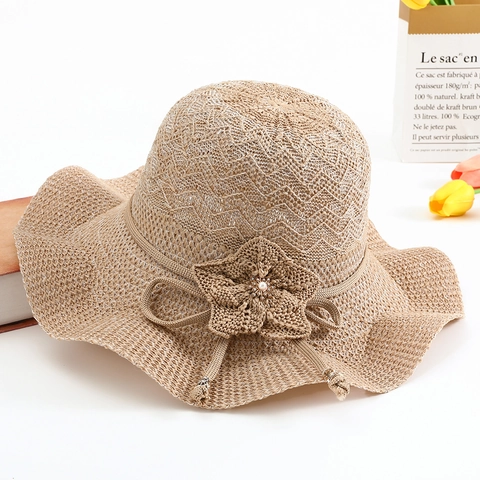 Women's Knitted Sun Hat Large Wavy Brim Cotton Linen Flower Beach Hat Breathable Sunscreen Straw Hat Style Summer Vacation Cap