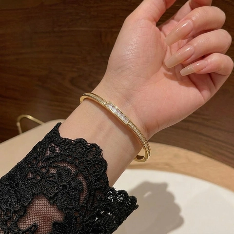 Bracciale Rigido Placcato Oro Di Moda Per Donna Con Chiusura In Zirconia Cubica Quadrata Gioielli Moderni