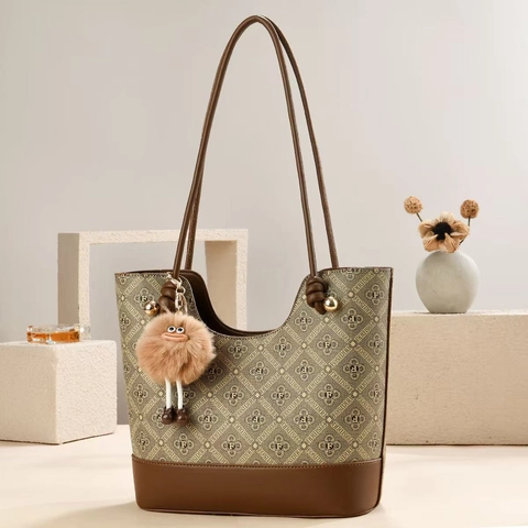 Vintage Monogramm Print Damen Tote Bag Mit Plüsch Anhänger Große Kapazität PU Schulter Handtasche Für Den Alltag