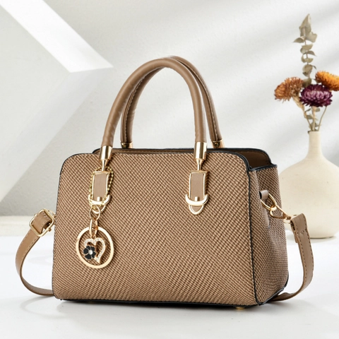 Borsa a Mano da Donna con Trama Intrecciata e Ciondolo a Cuore Elegante Borsa a Tracolla in Pelle PU Borsa da Pendolare Versatile