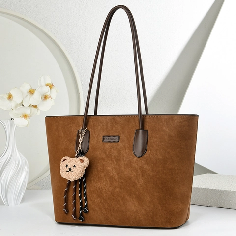 Vintage Frosted PU Leather Tote Bag For Women Large Capacity Shoulder Bag With Bear Charm Commuter Handbag Solid Color Bag