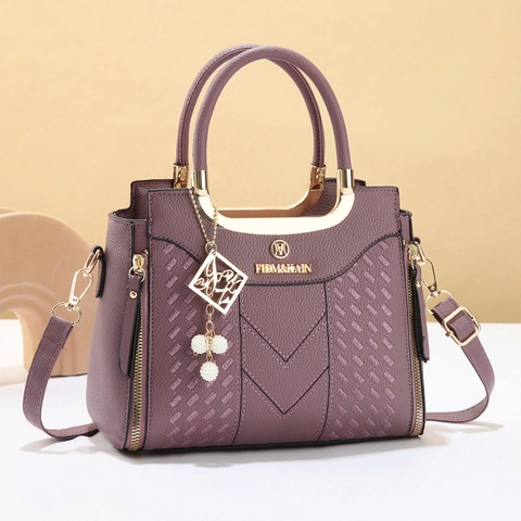 Sac à Épaule en Cuir PU Texture Litchi pour Femmes Sac à Main Tressé Vintage Sac Bandoulière Avec Pendentif Künstliche Perle Ferrures Dorées Fashion Tote