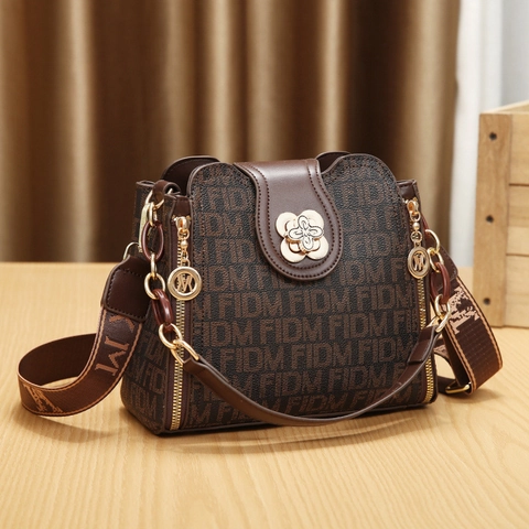 Bolso Bombonera de Cuero PU Retro para Mujer con Estampado de Alfabeto Bolso de Mano con Correa Ancha de Tela Marrón