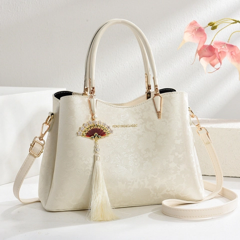 Sac à Main pour Femme Nouveau Style Chinois en Cuir PU Gaufré avec Pendentif Éventail à Gland Sac à Bandoulière Rétro pour Navetteur Cadeau de Fête des Mères