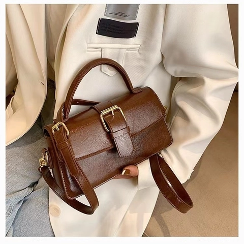 Women's Retro PU Leather Shoulder Bag Small Square Handbag With Flip Metal Buckle Minimalist Solid Color Daily Commuting Bag