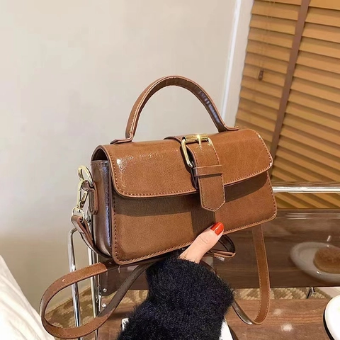 Women's Retro PU Leather Shoulder Bag Small Square Handbag With Flip Metal Buckle Minimalist Solid Color Daily Commuting Bag