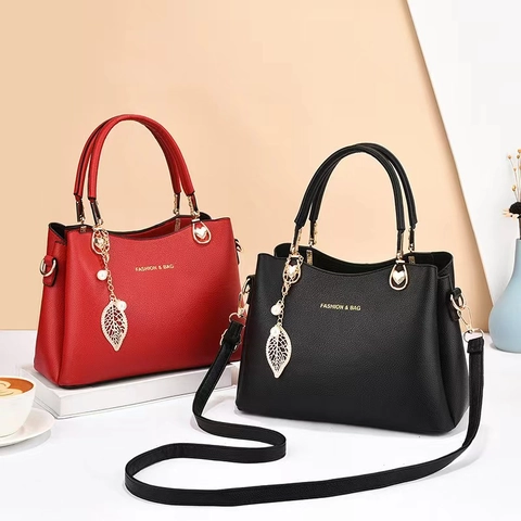 Bolso de Hombro Minimalista de Cuero PU Grano de Lichi Con Colgante de Hoja de Metal y Perla Artificial Bolso de Mano Mujer