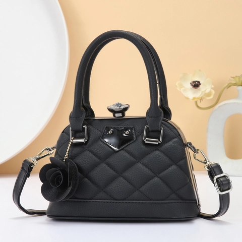 Luxury Quilted PU Leather Handbag For Women Rhinestone Lock Shell Shoulder Bag With Flower Charm Elegant Banquet Party Bag