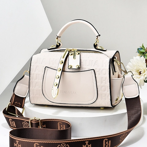 Bolso de Mano Boston para Mujer de Cuero PU con Relieve de Letras Bolso de Hombro Correa Ancha de Jacquard Remaches Dorados