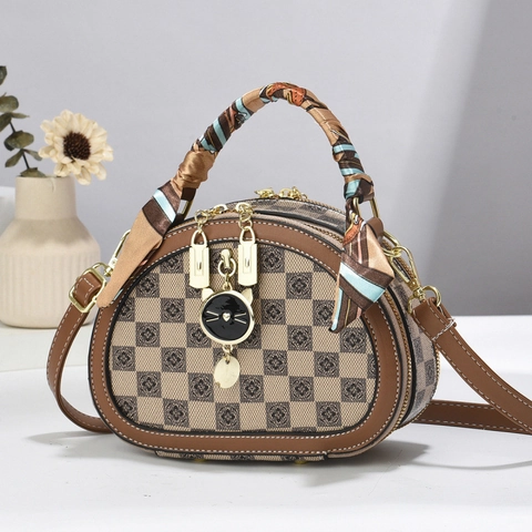 Vintage Schachbrettmuster Schale Umhängetasche Für Damen Satin Schal Griff PU Leder Handtasche Mit Süßem Katzenanhänger Tasche