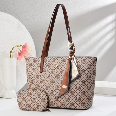 Ensemble de Sac Fourre-Tout Femme en Cuir PU Grande Capacité Avec Motif Monogramme Damier Décor de Foulard en Soie