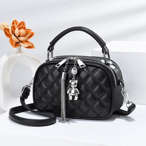 Borsa a Tracolla Trapuntata in Pelle PU da Donna Mini Borsa Quadrata Con Ciondolo a Orsetto Nappa Manico Moda Borsa a Mano
