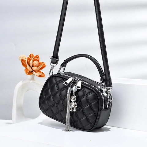Borsa a Tracolla Trapuntata in Pelle PU da Donna Mini Borsa Quadrata Con Ciondolo a Orsetto Nappa Manico Moda Borsa a Mano