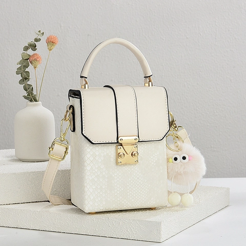 Borsa a Tracolla Piccola Quadrata da Donna con Motivo a Serpente in Pelle PU con Ciondolo a Mostro di Peluche