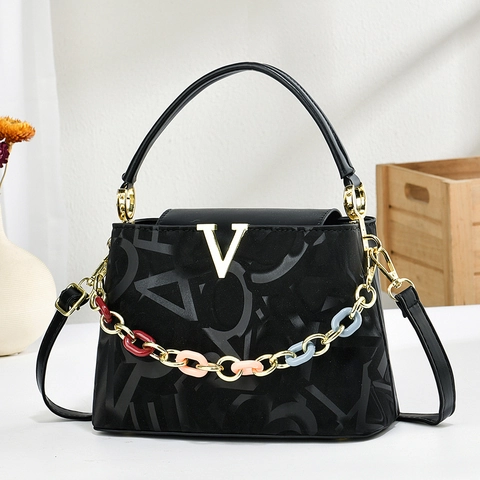 Mode PU Leren Handtas Met V Logo Kleurrijke Acryl Ketting Elegante Letterprint Schouder Crossbody Tas Voor Dames Dagelijks Werk