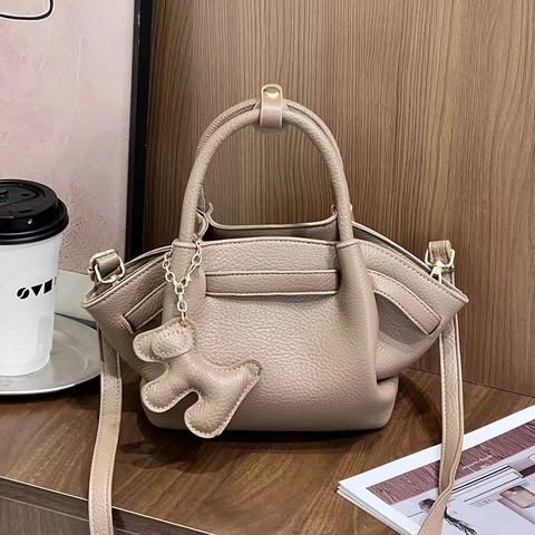 Bolso de Mano Dumpling con Patrón de Lichi para Mujer Bolso de Hombro de Color Sólido a la Moda con Lindo Colgante de Animal