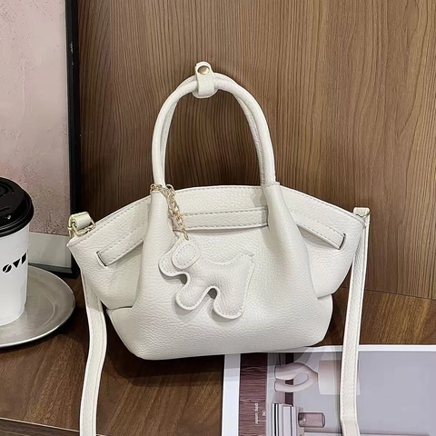 Bolso de Mano Dumpling con Patrón de Lichi para Mujer Bolso de Hombro de Color Sólido a la Moda con Lindo Colgante de Animal