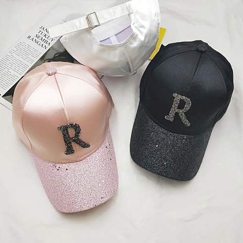 Berretto da Baseball in Satin da Donna Lettera R in Strass Bordo di Paillettes Cappello con Visiera Regolabile Casual Parasole Estivo