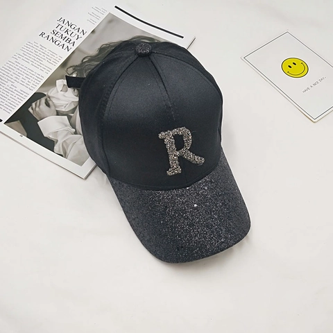 Berretto da Baseball in Satin da Donna Lettera R in Strass Bordo di Paillettes Cappello con Visiera Regolabile Casual Parasole Estivo