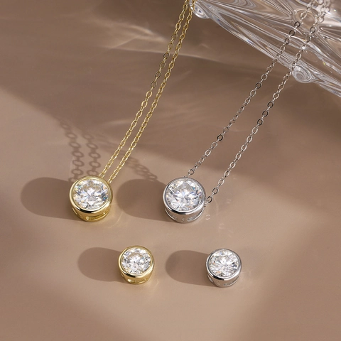 Collana Con Pendente in Moissanite Colore D per Donna Argento Sterling 925 Incastonatura a Castone Collana Con Pietre Preziose