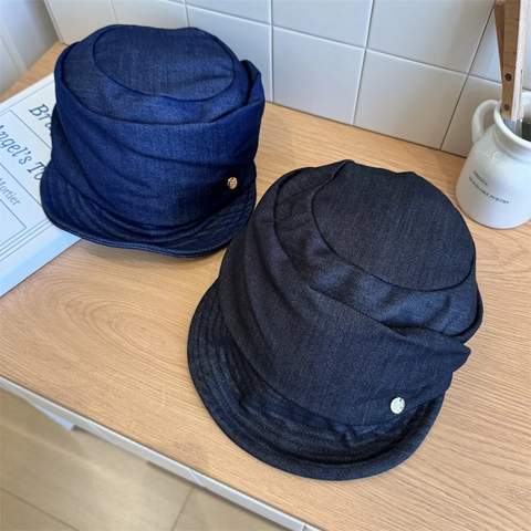 Sombrero de Equitación de Poliéster Fruncido Vintage para Mujer Negro Azul Marino Gorra de Vendedor de Periódicos Con Insignia de Metal Sombrero Parasole Conmutador