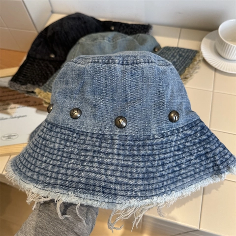 Vintage Verweerde Denim Vissershoed met Stern-Klinknagels en Gerafelde Rand Zonbescherming Brede Rand Zomer Streetwear Hoed