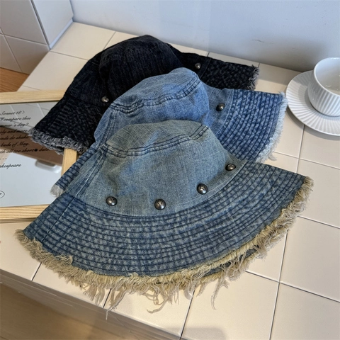 Vintage Verweerde Denim Vissershoed met Stern-Klinknagels en Gerafelde Rand Zonbescherming Brede Rand Zomer Streetwear Hoed