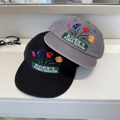 Cappellino da Baseball da Donna Ricamato con Fiori di Tulipano e Scritta OLIVER'S FLOWER GARDEN Poliestere Parasole Regolabile